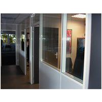 Doppeltrennwand, Stahlblech/Melamin - Paneele mit Fenster (Glasstärke 4 mm) - Höhe 2,50 m