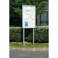 Ständer für Außenvitrine mit Schwingtür